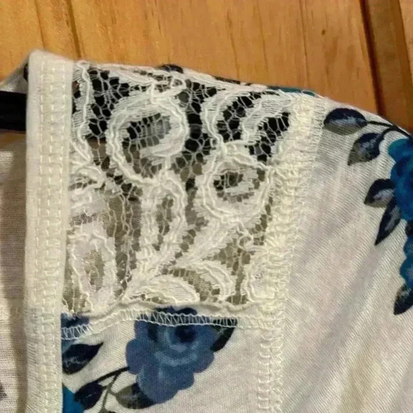 Decree Floral and Cream Long Sleeve - Picture 3 of 9